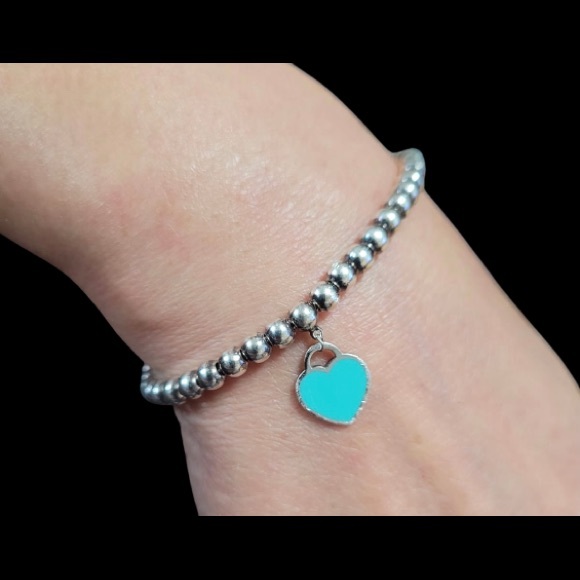 Blue Heart Tag Bead Bracelet - Picture 4 of 4